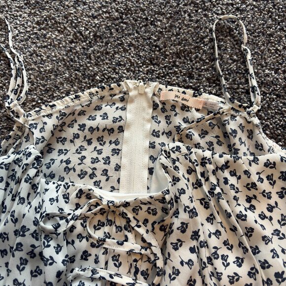 Spaghetti Strap Floral Print Romper- Francesca's - Picture 2 of 2